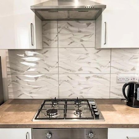 Lovely 1-Bedroom Apartment, Free Street Parking Newcastle-upon-Tyne Exteriör bild