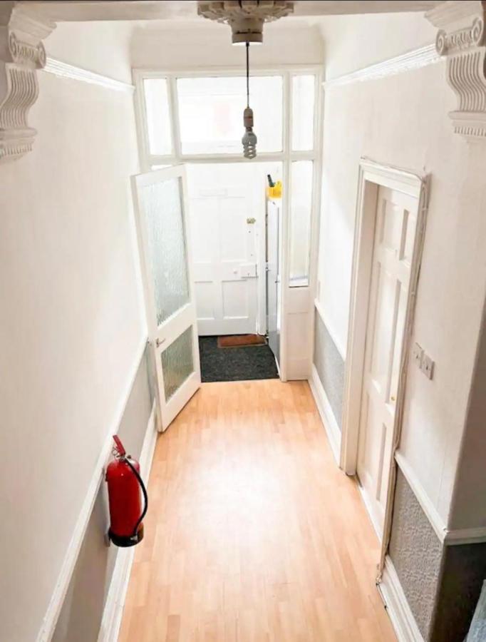 Lovely 1-Bedroom Apartment, Free Street Parking Newcastle-upon-Tyne Exteriör bild