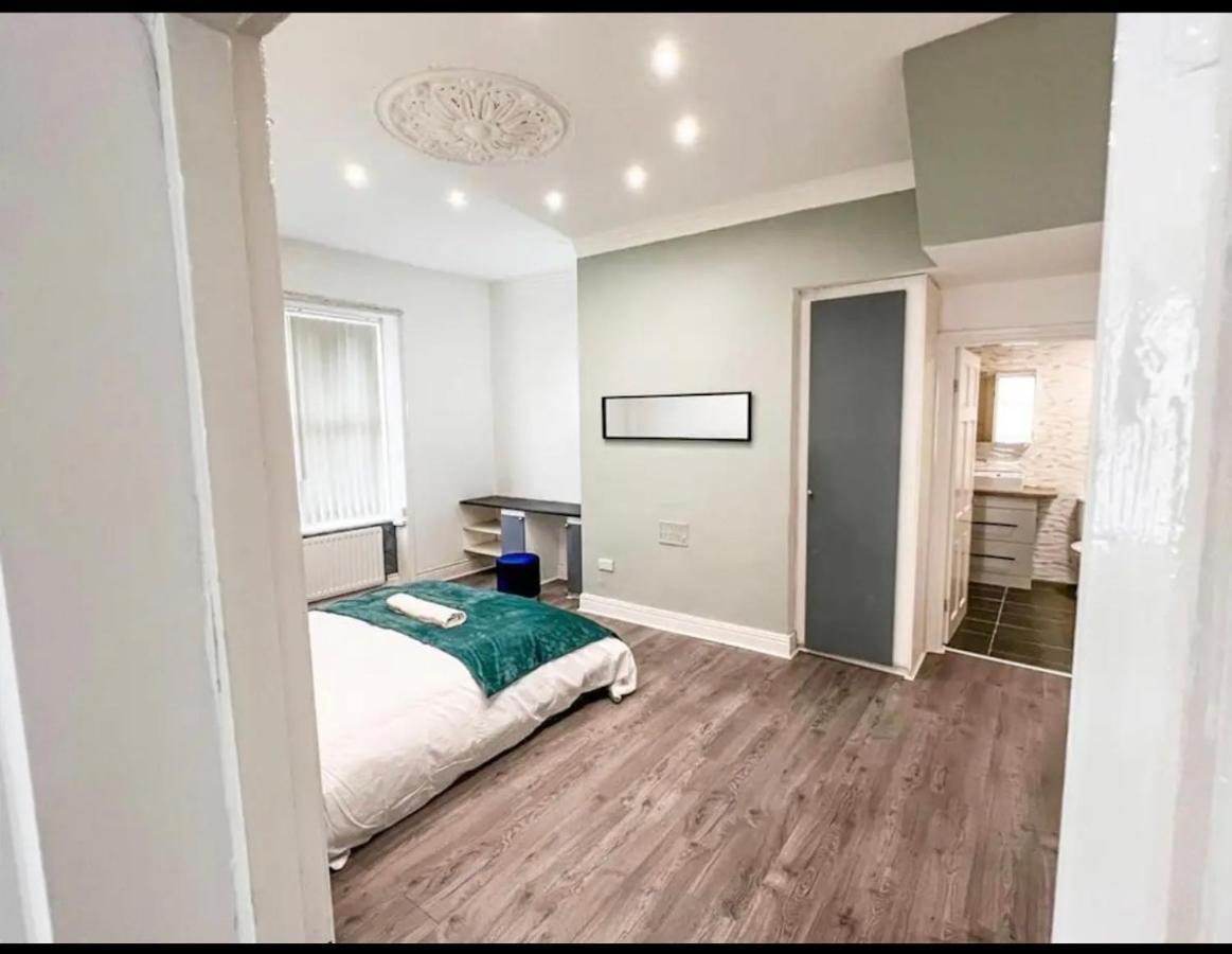 Lovely 1-Bedroom Apartment, Free Street Parking Newcastle-upon-Tyne Exteriör bild