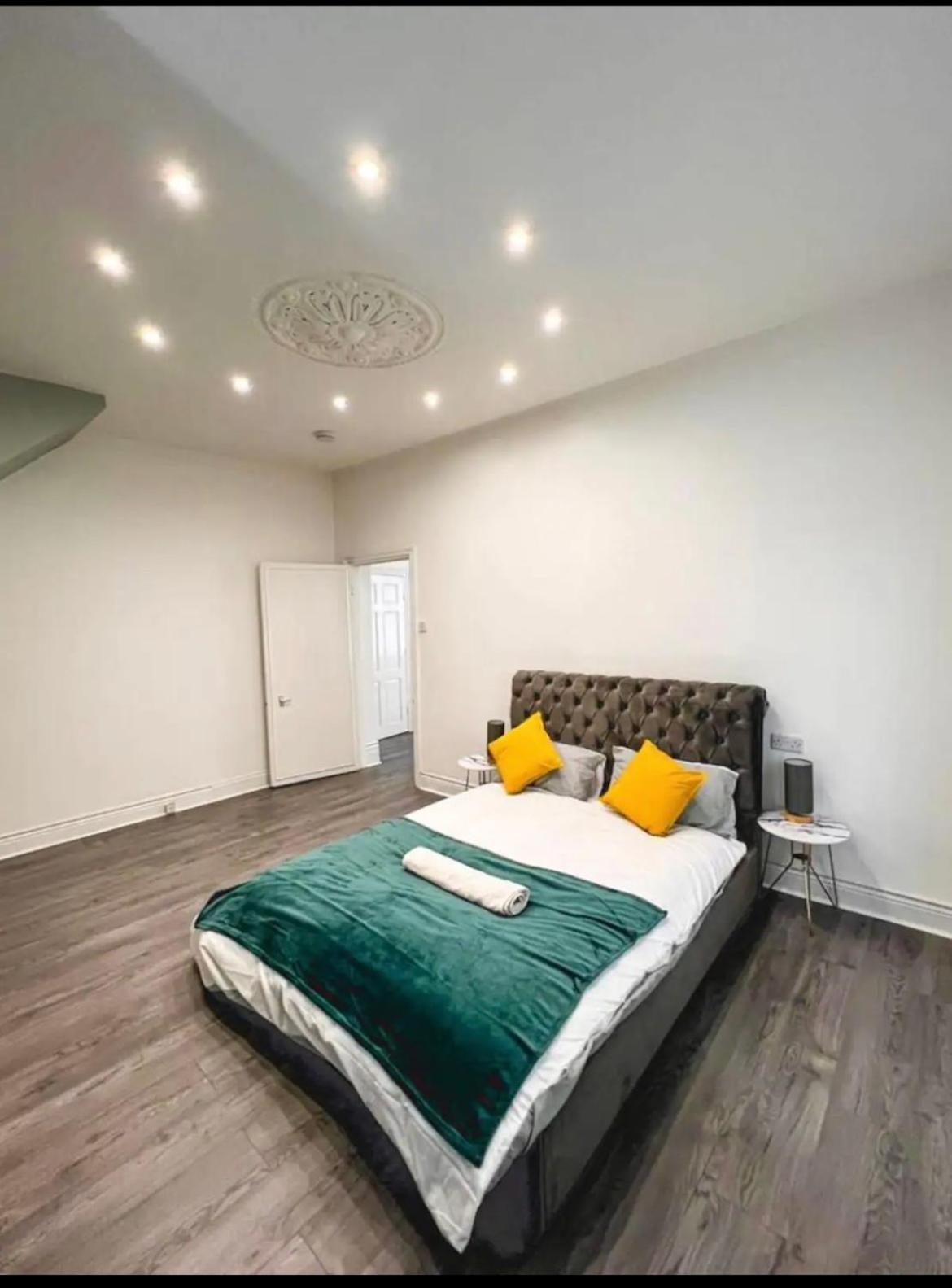 Lovely 1-Bedroom Apartment, Free Street Parking Newcastle-upon-Tyne Exteriör bild
